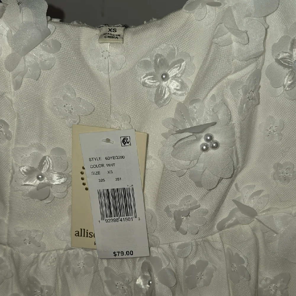 Elegant 3D White Floral With Pearls Mini Dress - Picture 8 of 9